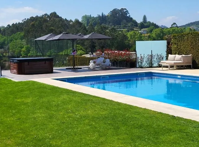 Moura - Pool & Jacuzzi Holiday home *